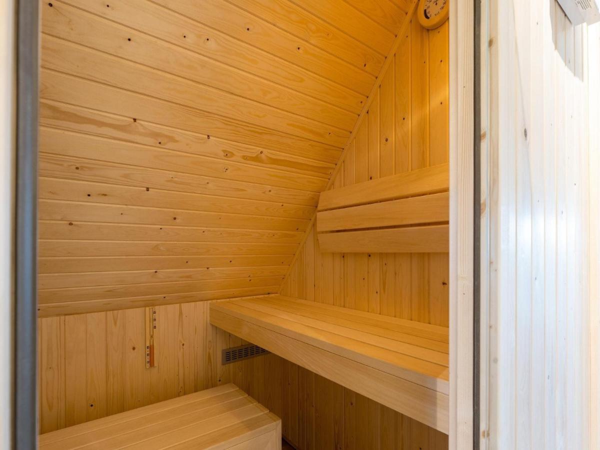 Holiday Home In Scherpenisse With Bubble Bath エクステリア 写真