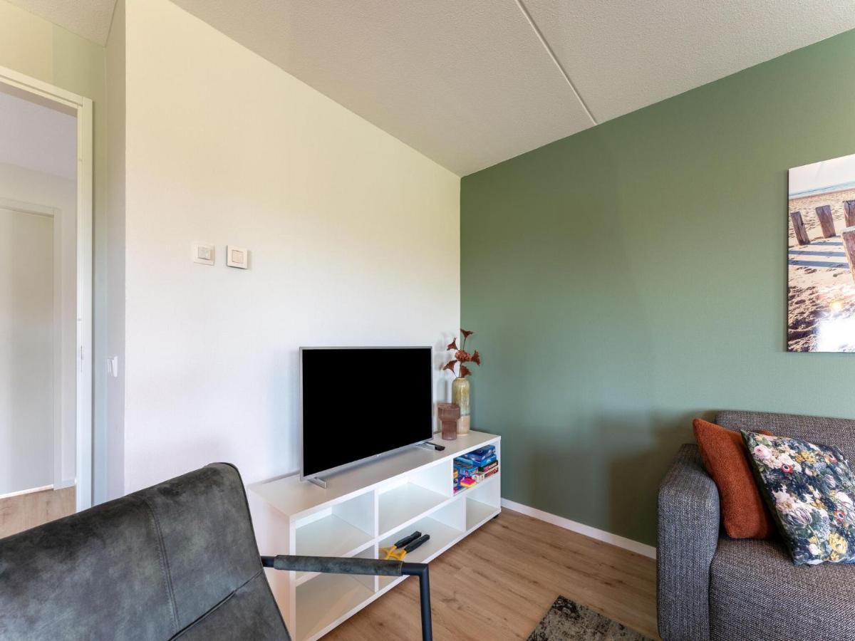 Holiday Home In Scherpenisse With Bubble Bath エクステリア 写真